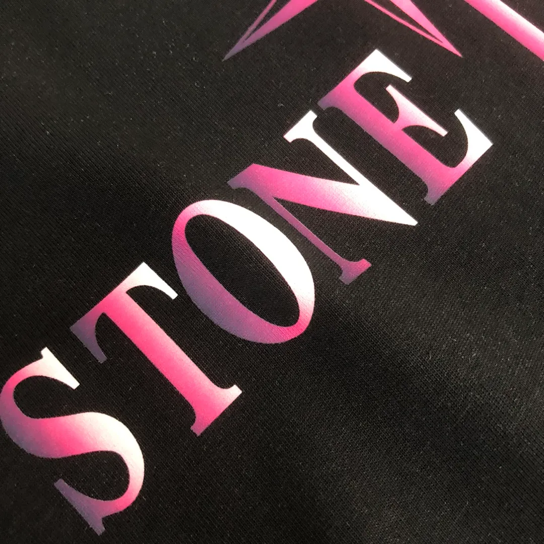 P180 Stone Island 2025 latest T-shirt, couple style ~ original order, fashionable and casual short T-shirt, specially made of customized cotton fabric ~ 100% cotton T-shirt ~ pre-washed to prevent deformation and shrinkage problem, more comfortable and breathable on the body ~ all available from stock ~ unique design style, trendy must-have item, complete with three standards 👍 Color: black/white/dark gray Size: S M L XL (larger version Please state your height and weight when placing an order)